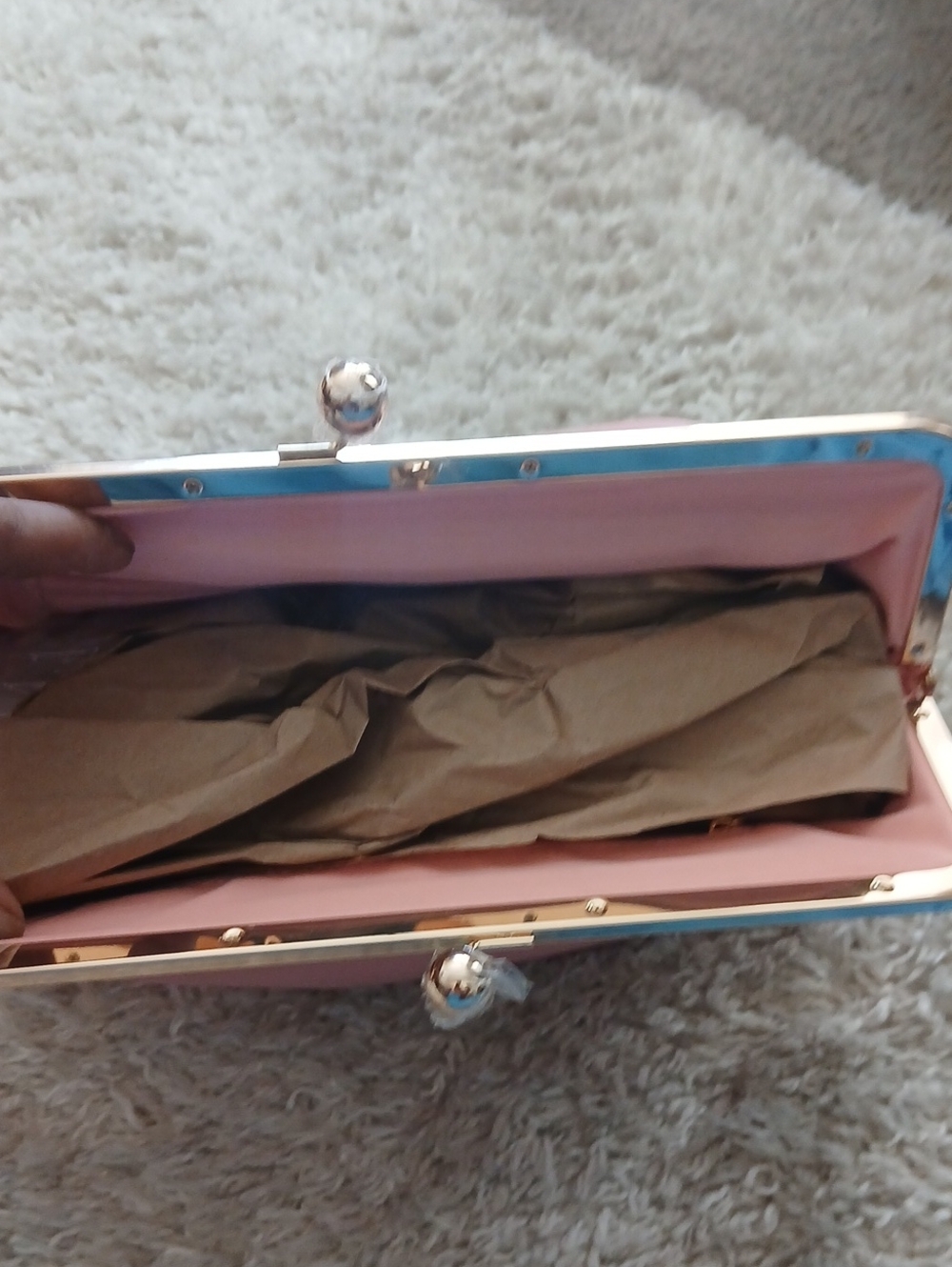 NWOT PINK KISS LOCK CLUTCH - Picture 5 of 10